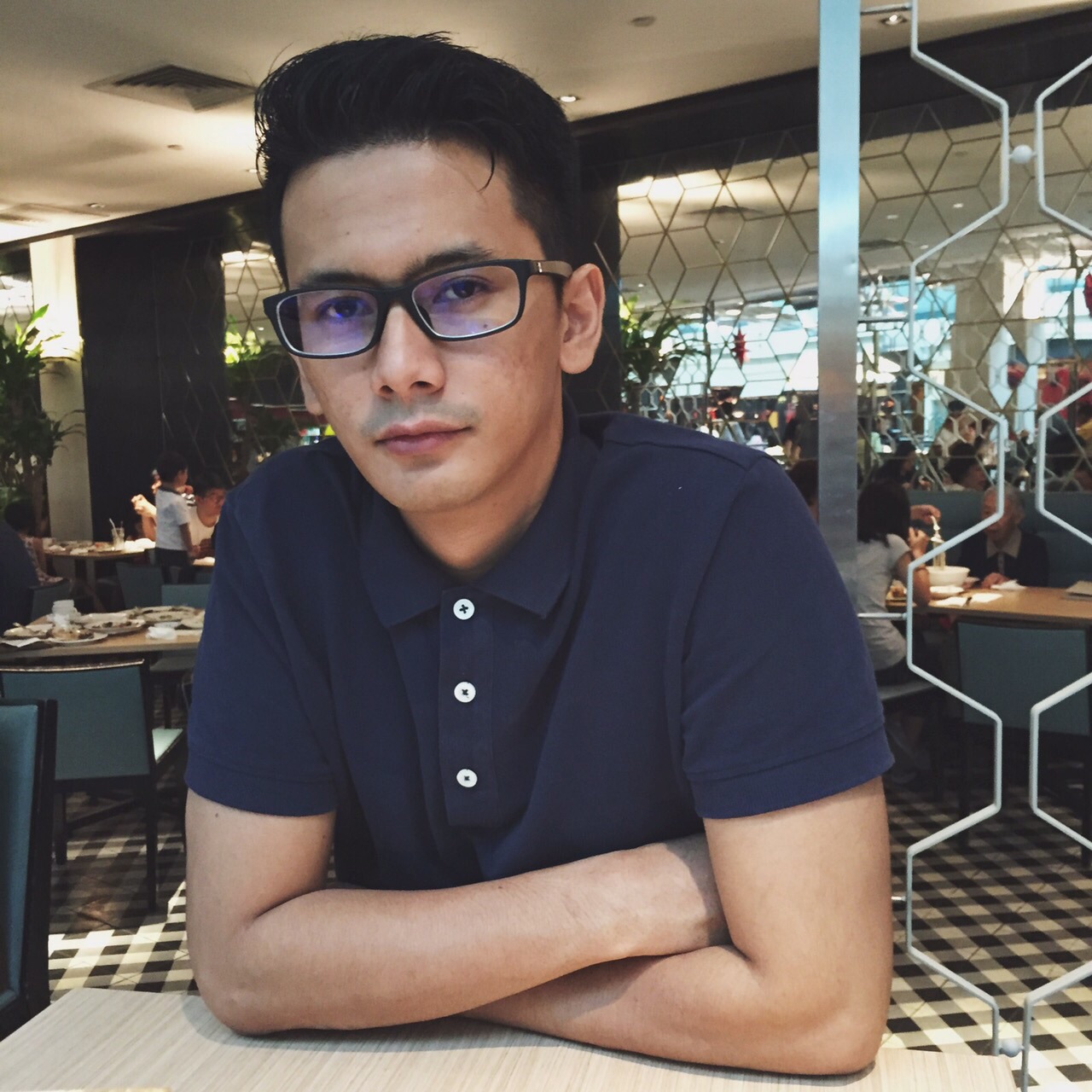 Cermin Mata Macam Harga iPhone