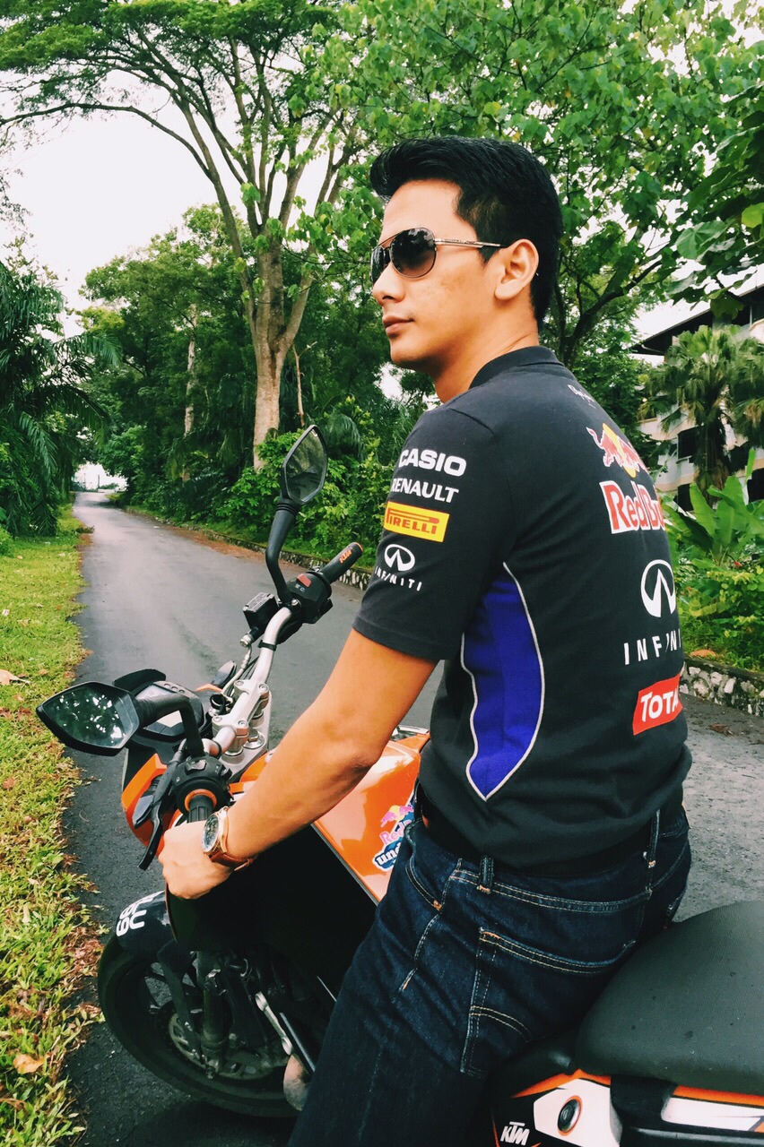 Bersantai Dengan Koleksi Jam Tangan Biru GUESS!