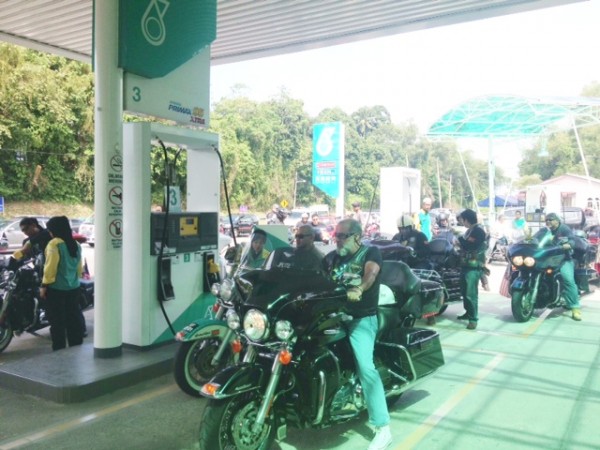 asia-harley-days-petronas-refuelling
