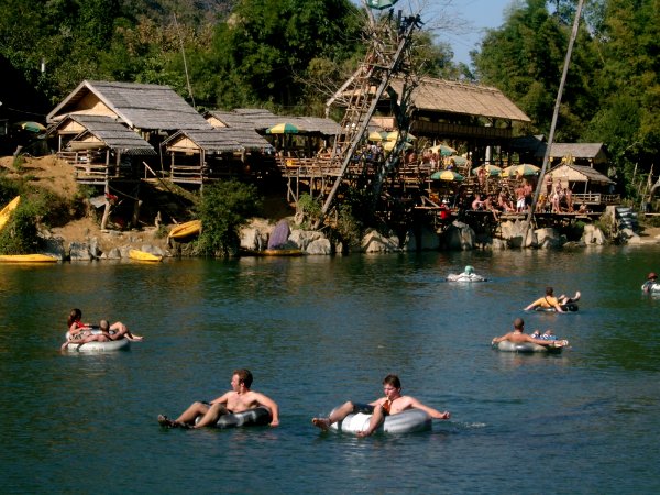 tubing-in-VangVieng